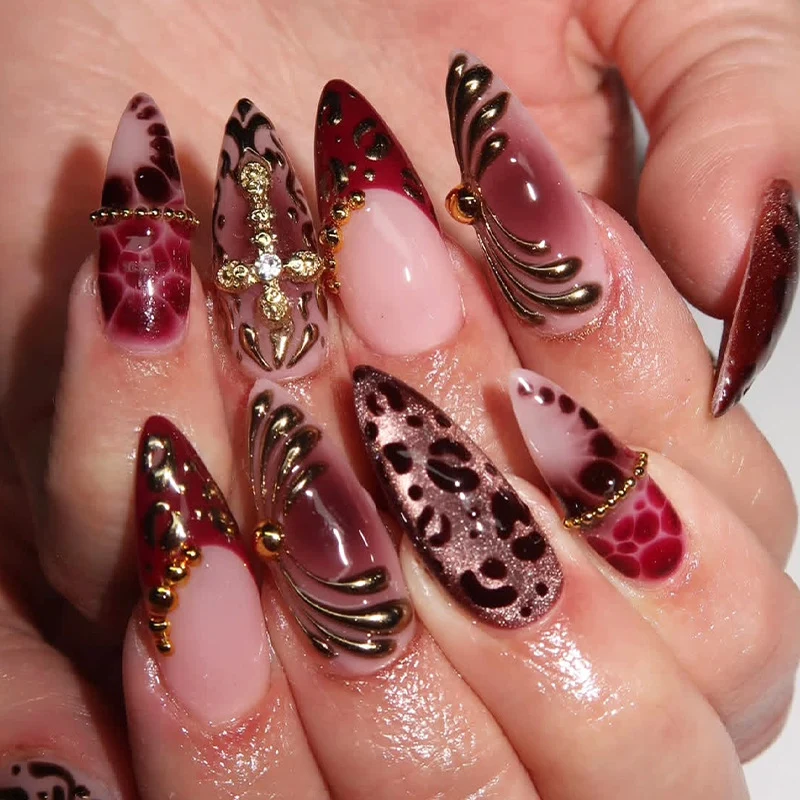 Kunstnagelset mit lebhaftem Marienkäfer-Design und kreativen Akzenten Karnz