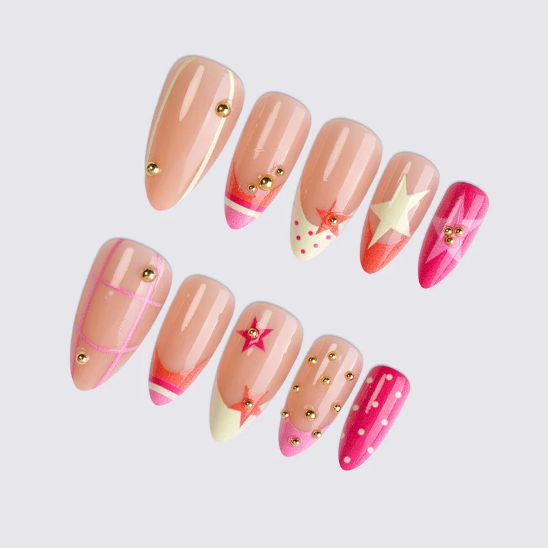 Kunstnagelset mit kreativen geometrischen Mustern und glitzernden Akzenten Karnz