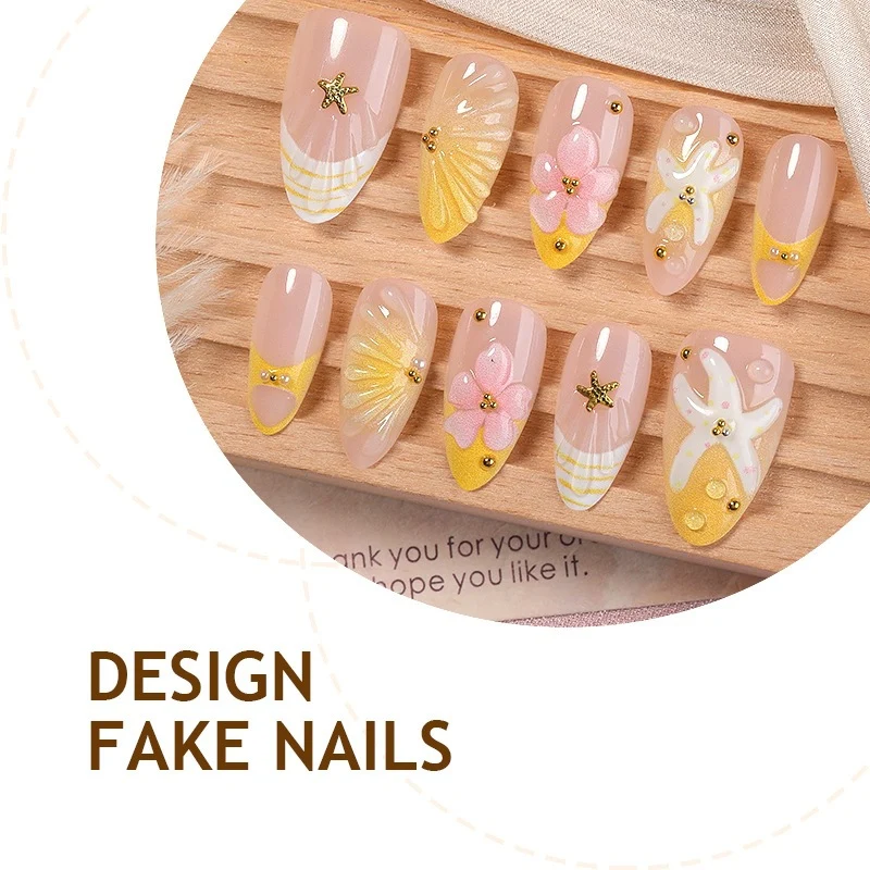Kunstnagelset mit handgefertigten floralen Akzenten und Glitzerdetails Karnz