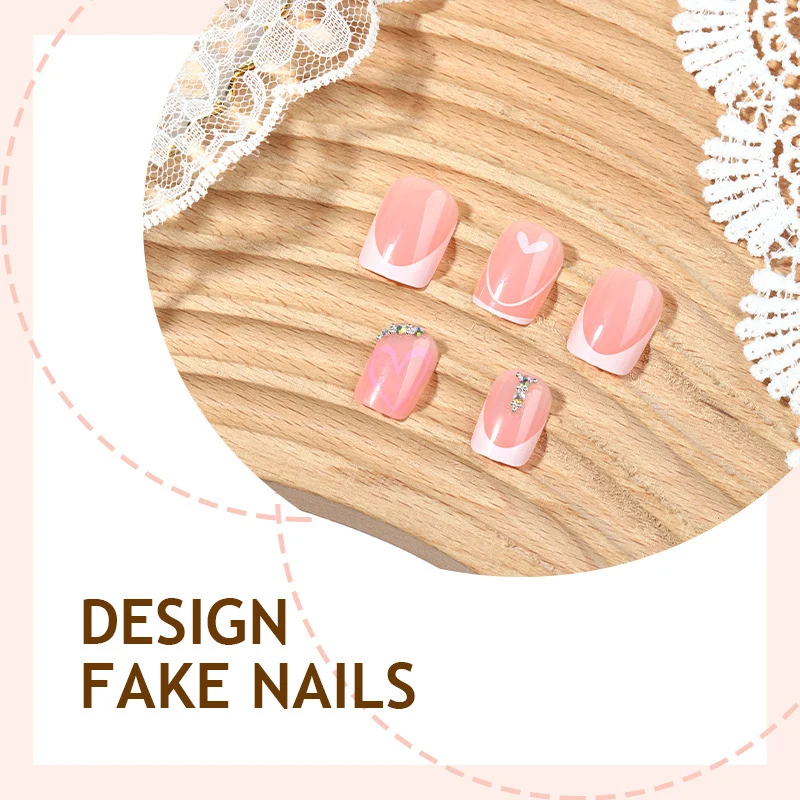 Kunstnagelset mit Glitzer- und Herzmotiven Karnz