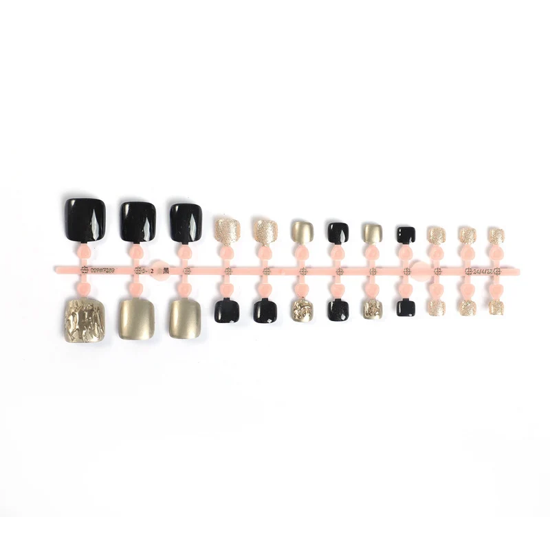 Kunstnagelset mit Glanz- und Texturvariationen Karnz