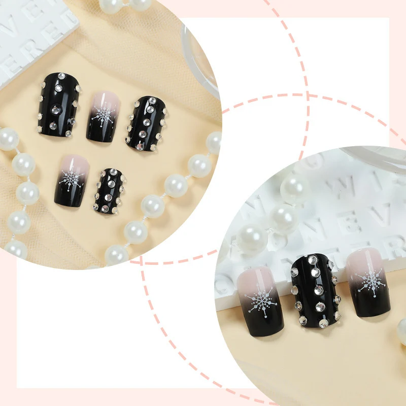 Kunstnagelset mit Glamourösen Strassakzenten Karnz