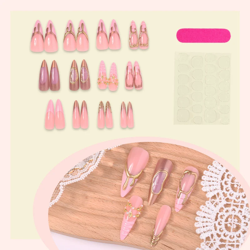 Kunstnagelset mit glamourösen Goldakzenten und eleganten Designs Karnz