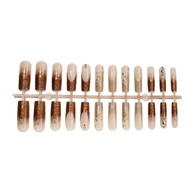 Kunstnagelset mit glamourösen Glitter- und Dekor-Elementen Karnz