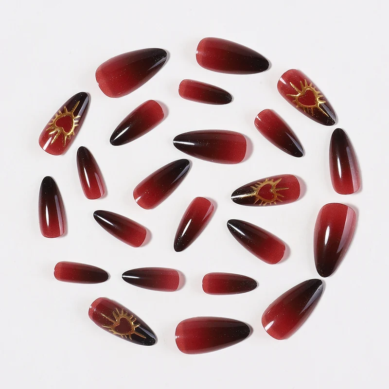 Kunstnagelset mit glamourösem Herz- und Sonnenmotiv Karnz