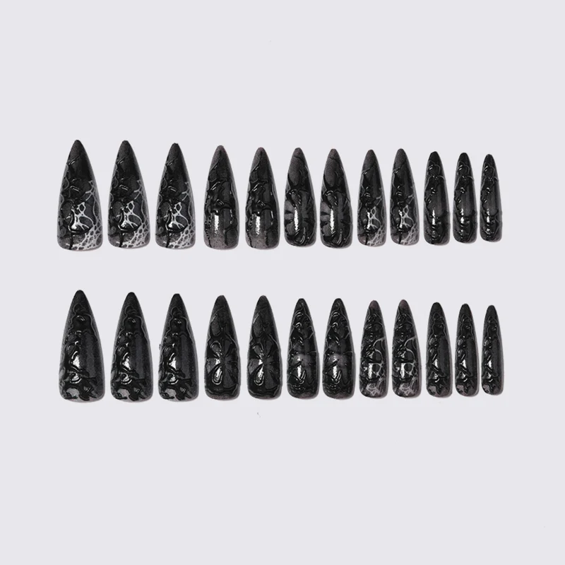 Kunstnagelset mit glamourösem Gothic-Design Karnz