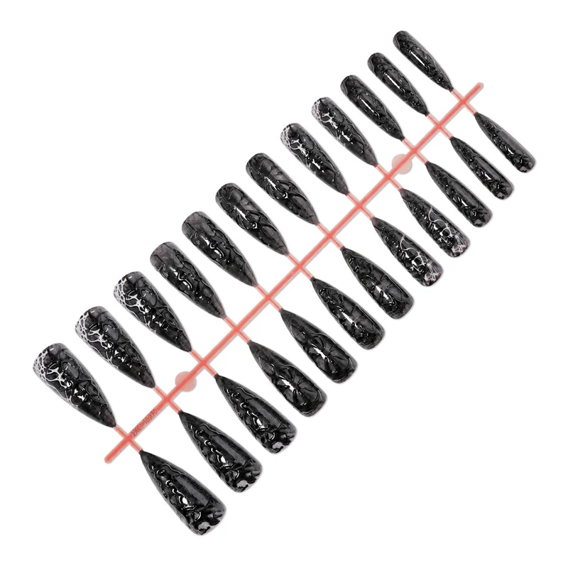 Kunstnagelset mit glamourösem Gothic-Design Karnz