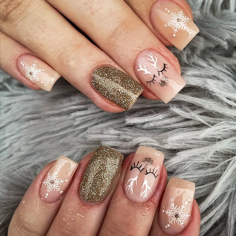 Kunstnagelset mit funkelndem Glitzer und zarten Designs Karnz