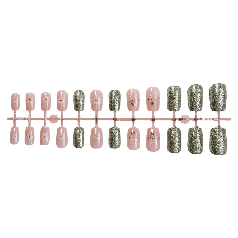 Kunstnagelset mit funkelndem Glitzer und zarten Designs Karnz