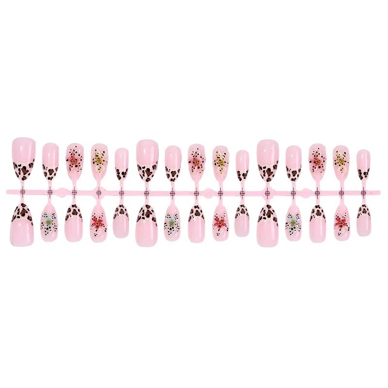 Kunstnagelset mit floralen und tierischen Motiven Karnz