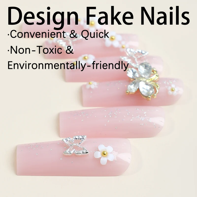 Kunstnagelset mit floralen und glitzernden Akzenten Karnz