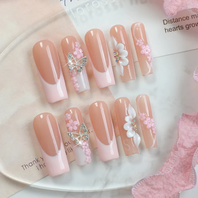 Kunstnagelset mit floralen und extravaganten 3D-Verzierungen Karnz