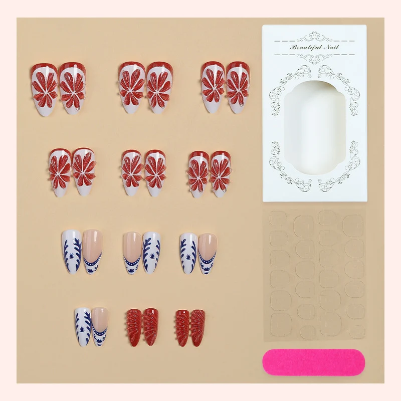 Kunstnagelset mit floralen und eleganten Designs Karnz