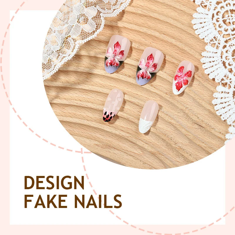 Kunstnagelset mit floralen und eleganten Akzenten Karnz