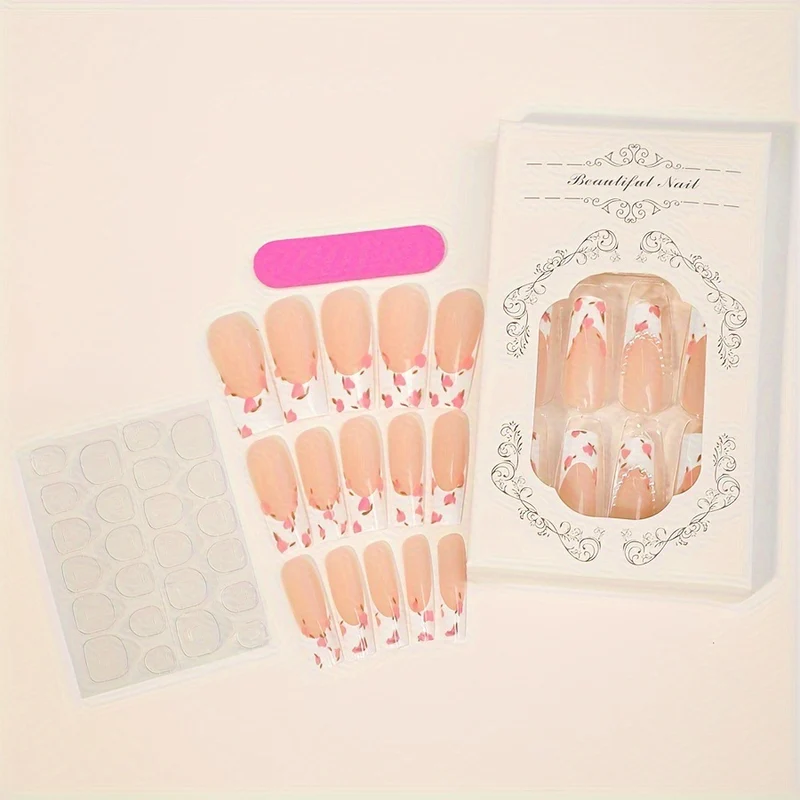 Kunstnagelset mit floralen Designs und eleganten Verzierungen Karnz