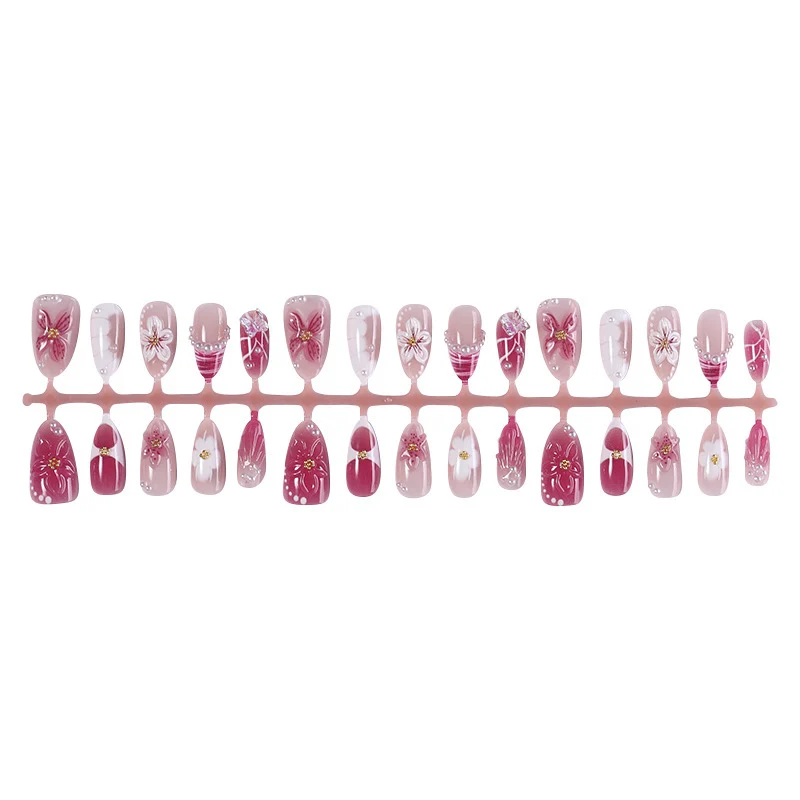 Kunstnagelset mit floralen Designs und 3D-Verzierungen Karnz