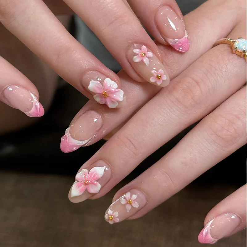 Kunstnagelset mit floralen Designs Karnz