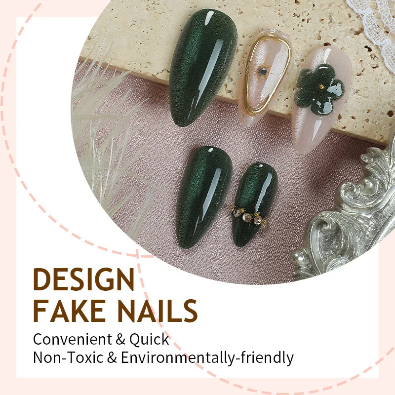 Kunstnagelset mit floralen Akzenten und Glitzerdetails Karnz
