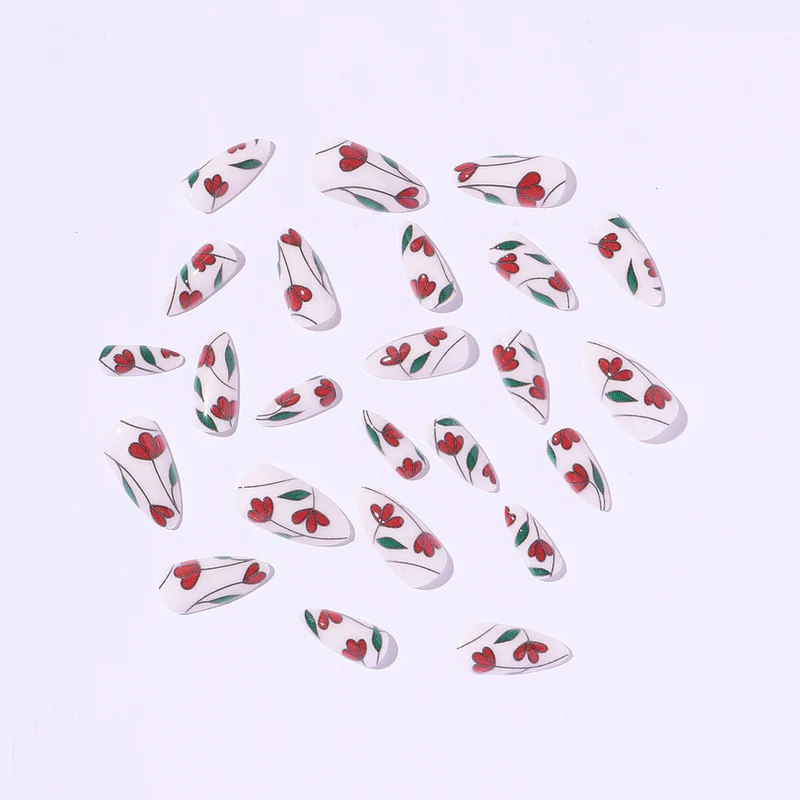Kunstnagelset mit floralen Akzenten und Glitzer Karnz
