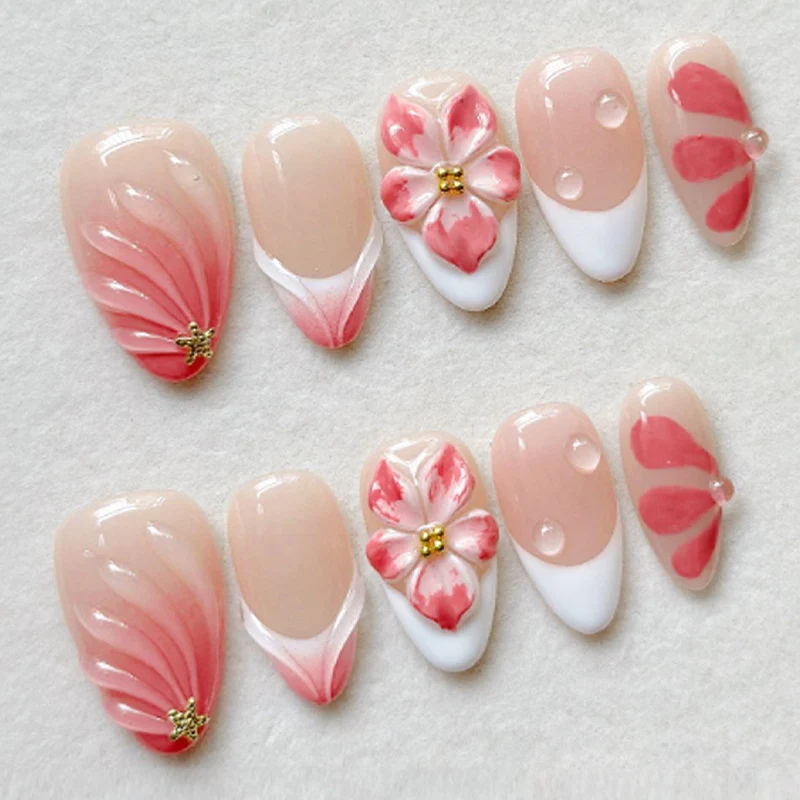 Kunstnagelset mit floralem Design und zartem Farbverlauf Karnz