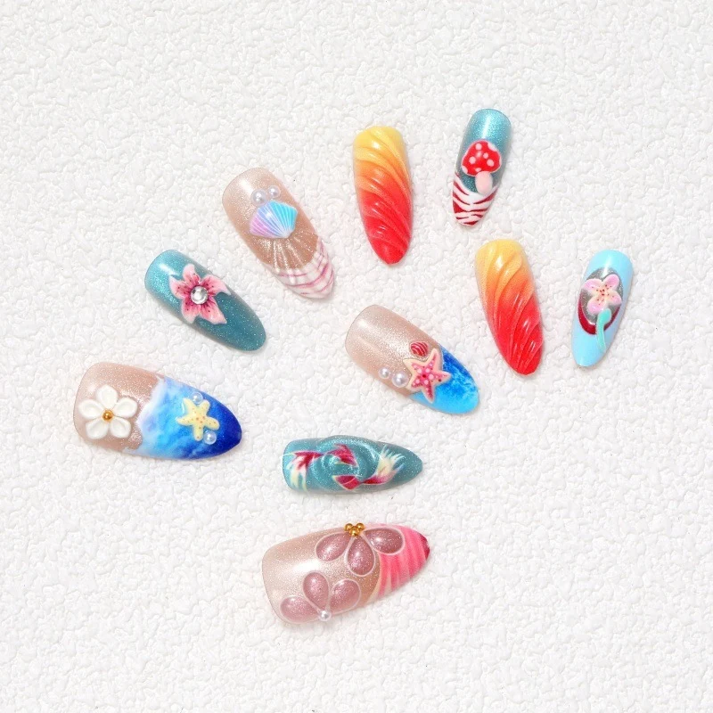 Kunstnagelset mit floralem Design und kreativem Glitzer Karnz