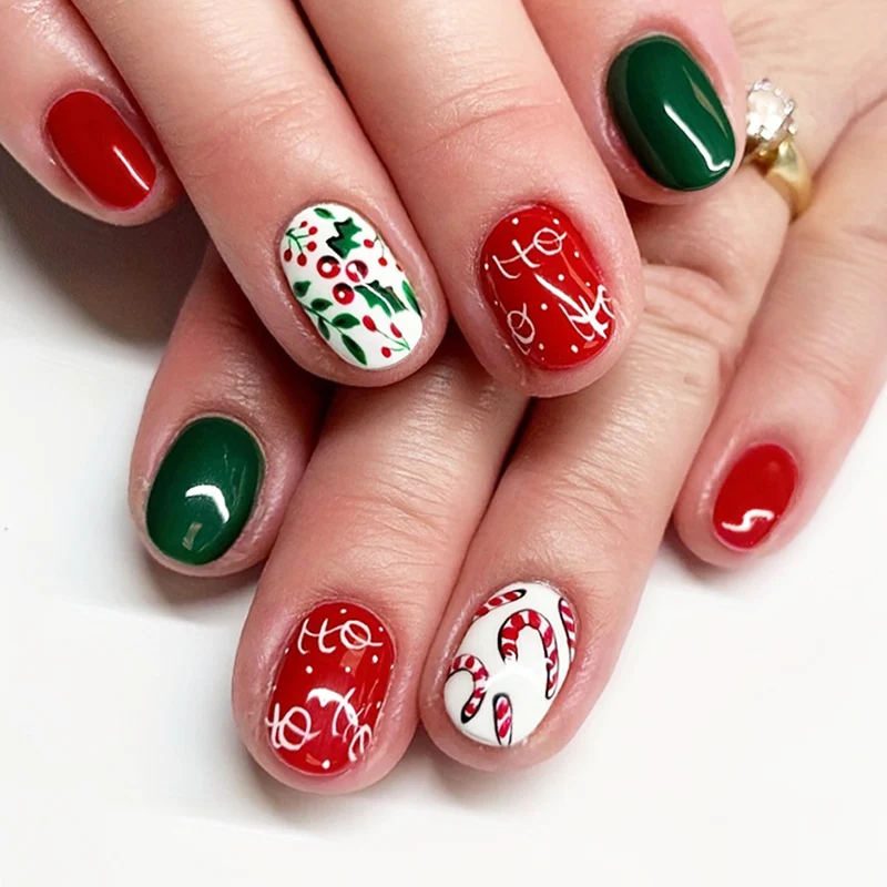 Kunstnagelset mit festlichen Weihnachtsdesigns Karnz