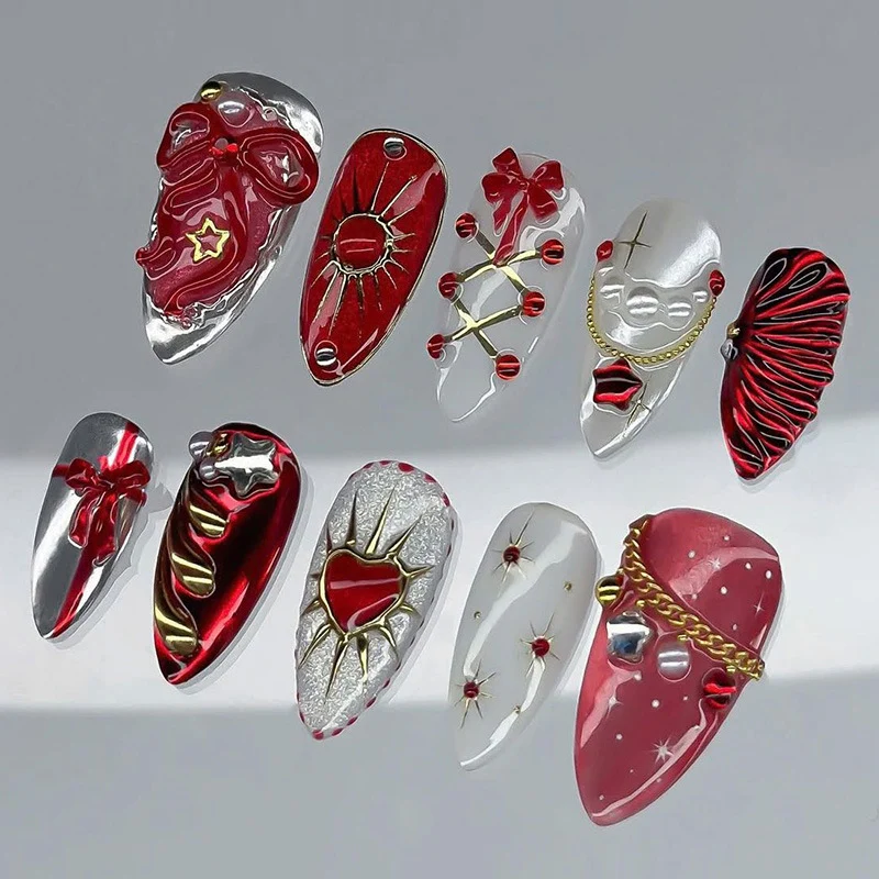 Kunstnagelset mit festlichen Weihnachts- und Glamour-Designs Karnz