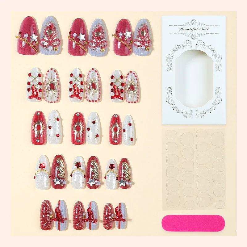 Kunstnagelset mit festlichen Weihnachts- und Glamour-Designs Karnz