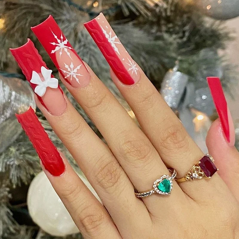 Kunstnagelset mit festlichen Schneeflocken- und Schleifenmotiven Karnz