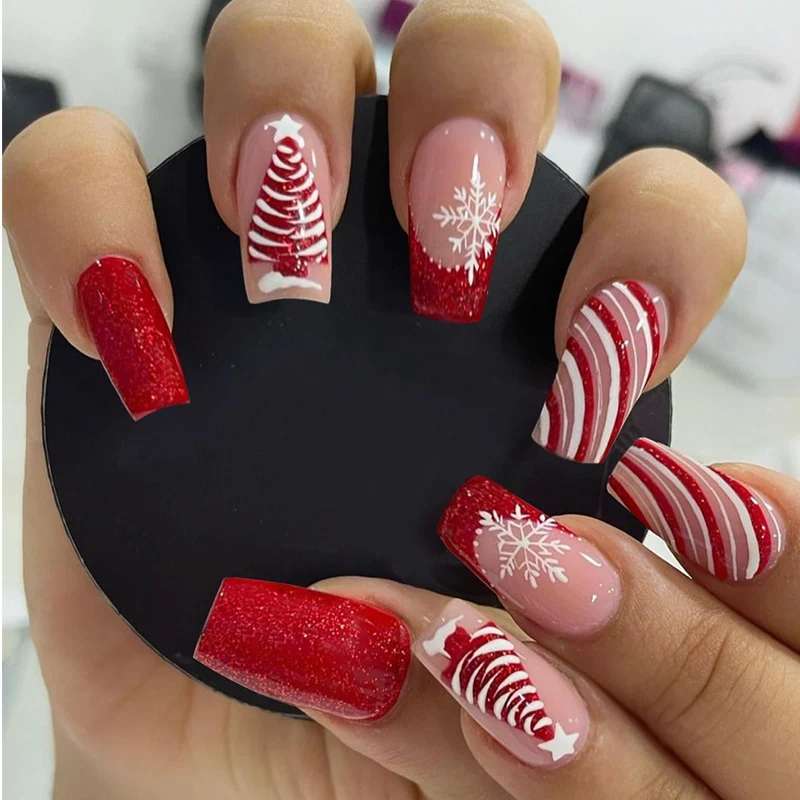 Kunstnagelset mit festlichen Glitzer- und Weihnachtsmotiven Karnz