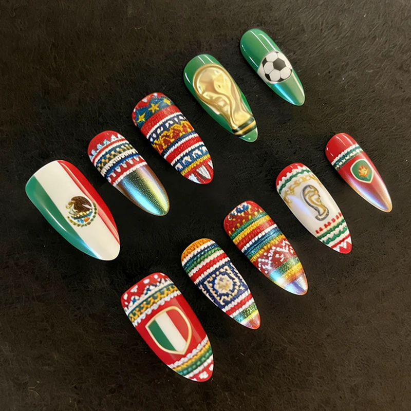 Kunstnagelset mit festlichen Designs und einzigartigen Motiven Karnz