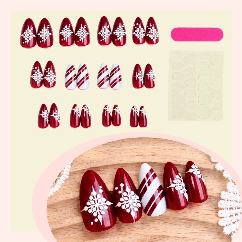 Kunstnagelset mit festlichem Winterdesign und glamourösen Akzenten Karnz