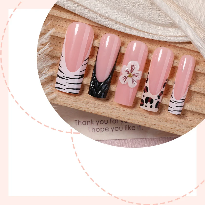 Kunstnagelset mit extravaganten Blumen- und Tierdesigns Karnz