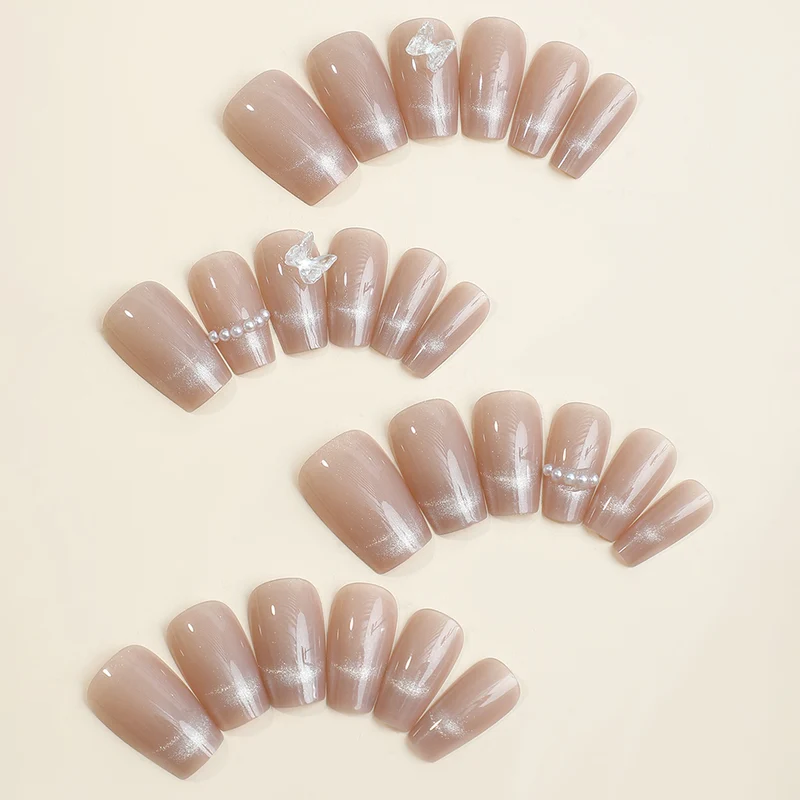 Kunstnagelset mit eleganten Strassverzierungen Karnz