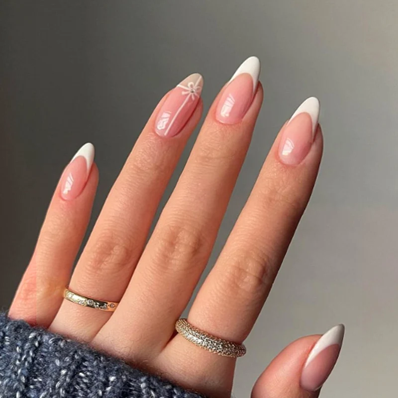Kunstnagelset mit eleganten Schleifen- und Glitzerverzierungen Karnz