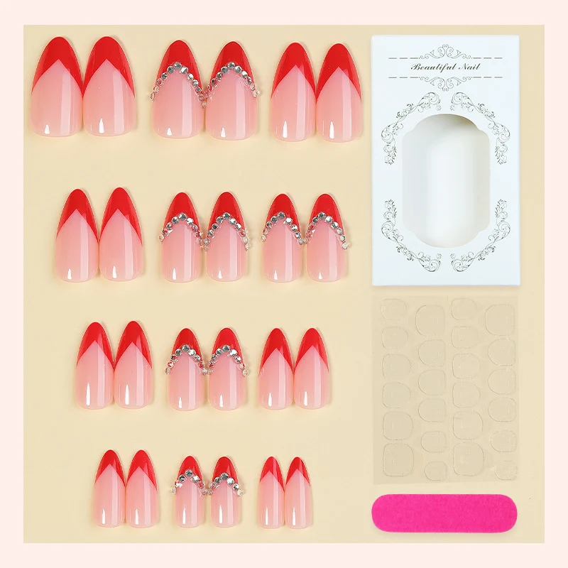Kunstnagelset mit eleganten roten Akzenten und Strassverzierungen Karnz
