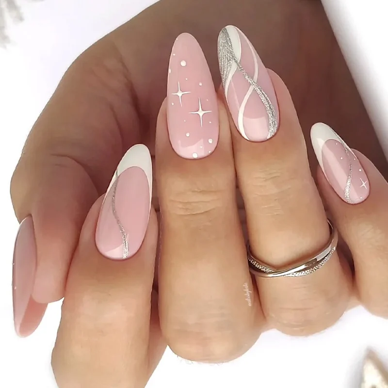 Kunstnagelset mit eleganten marmorierten Spitzen und Glitzer-Akzenten Karnz