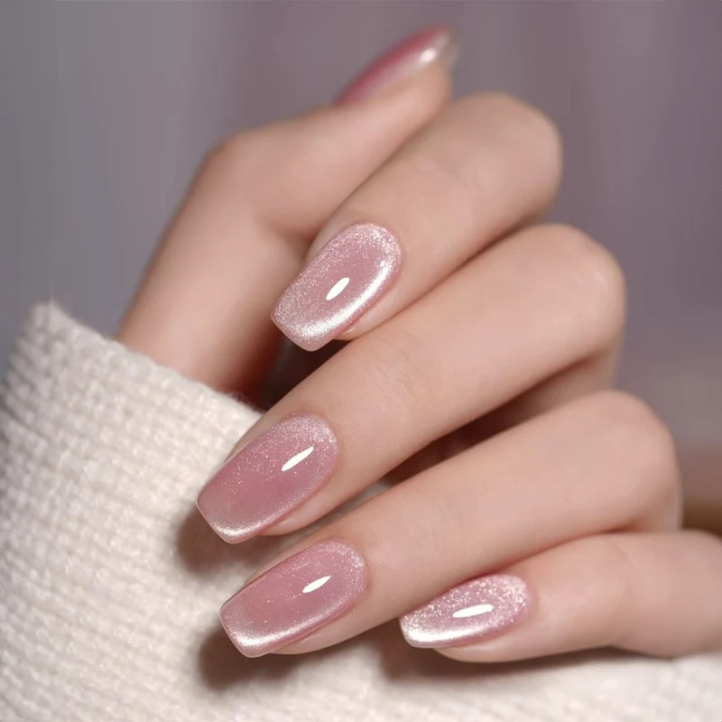 Kunstnagelset mit eleganten Kristallapplikationen Karnz