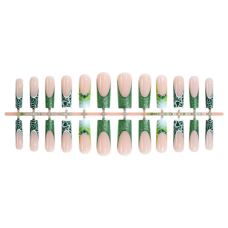 Kunstnagelset mit eleganten Glitzer- und spezifischen Designs Karnz