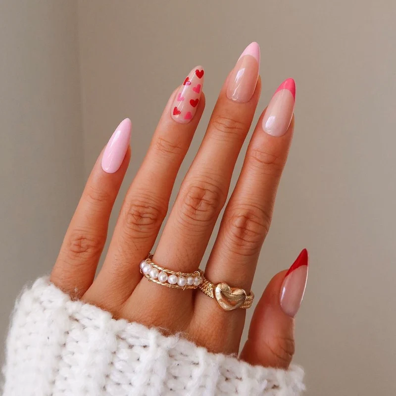 Kunstnagelset mit eleganten French Tips Karnz