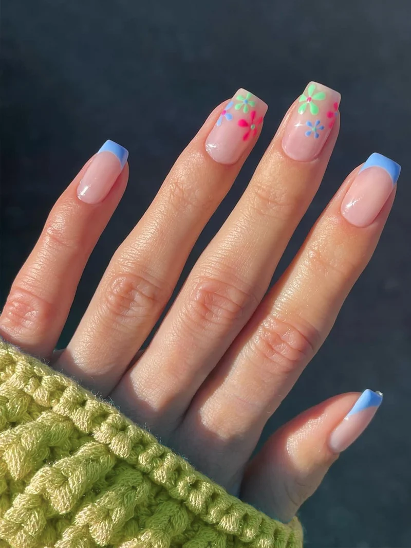 Kunstnagelset mit eleganten French Tips Karnz