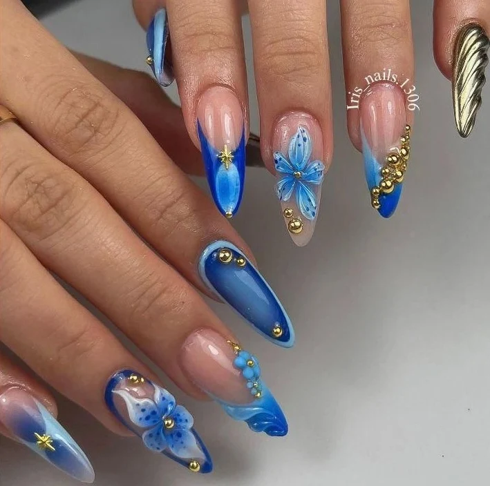 Künstlerische Blumen- und Edelstein-Nagelverstärkungen Karnz