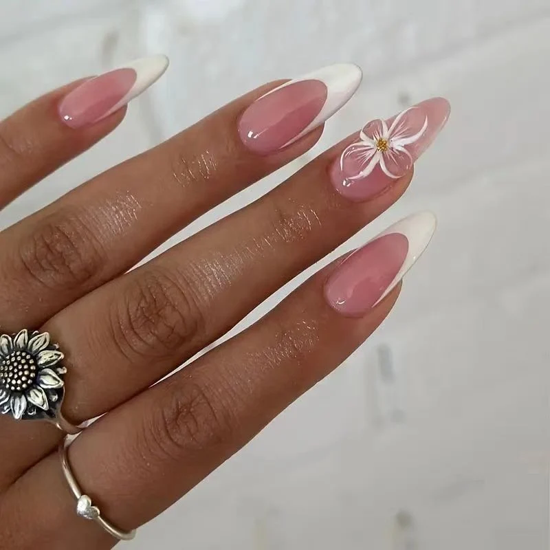 Künstlerische Blumenspitze Nagelverlängerungen Karnz