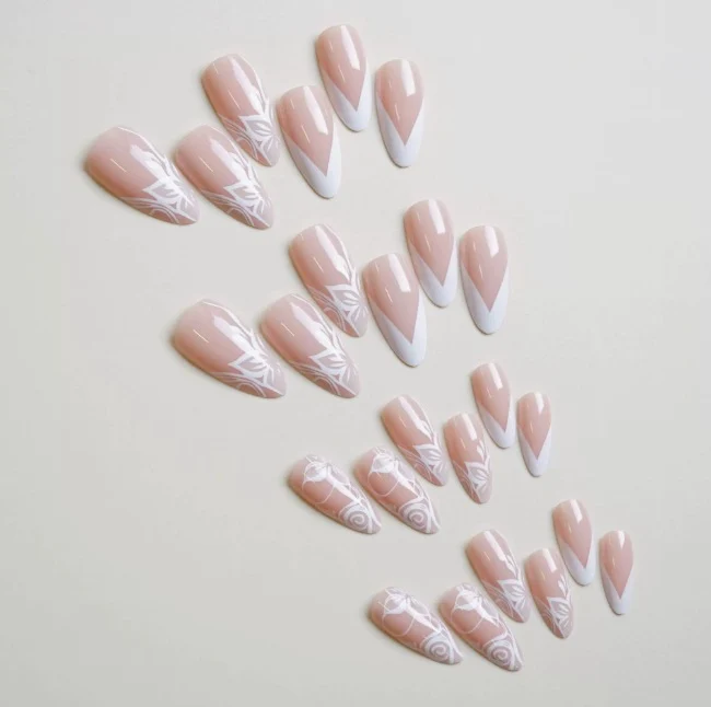 Künstlerische Florale Stiletto Nagelkunst Karnz
