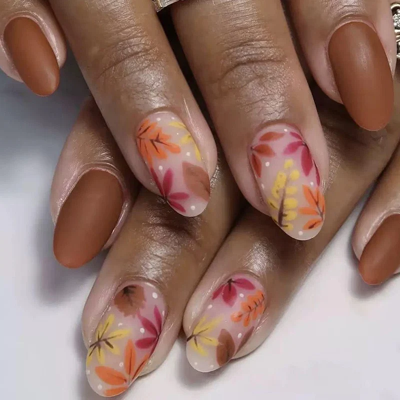 Künstlerische florale Overlay-Nagelverstärkungen Karnz